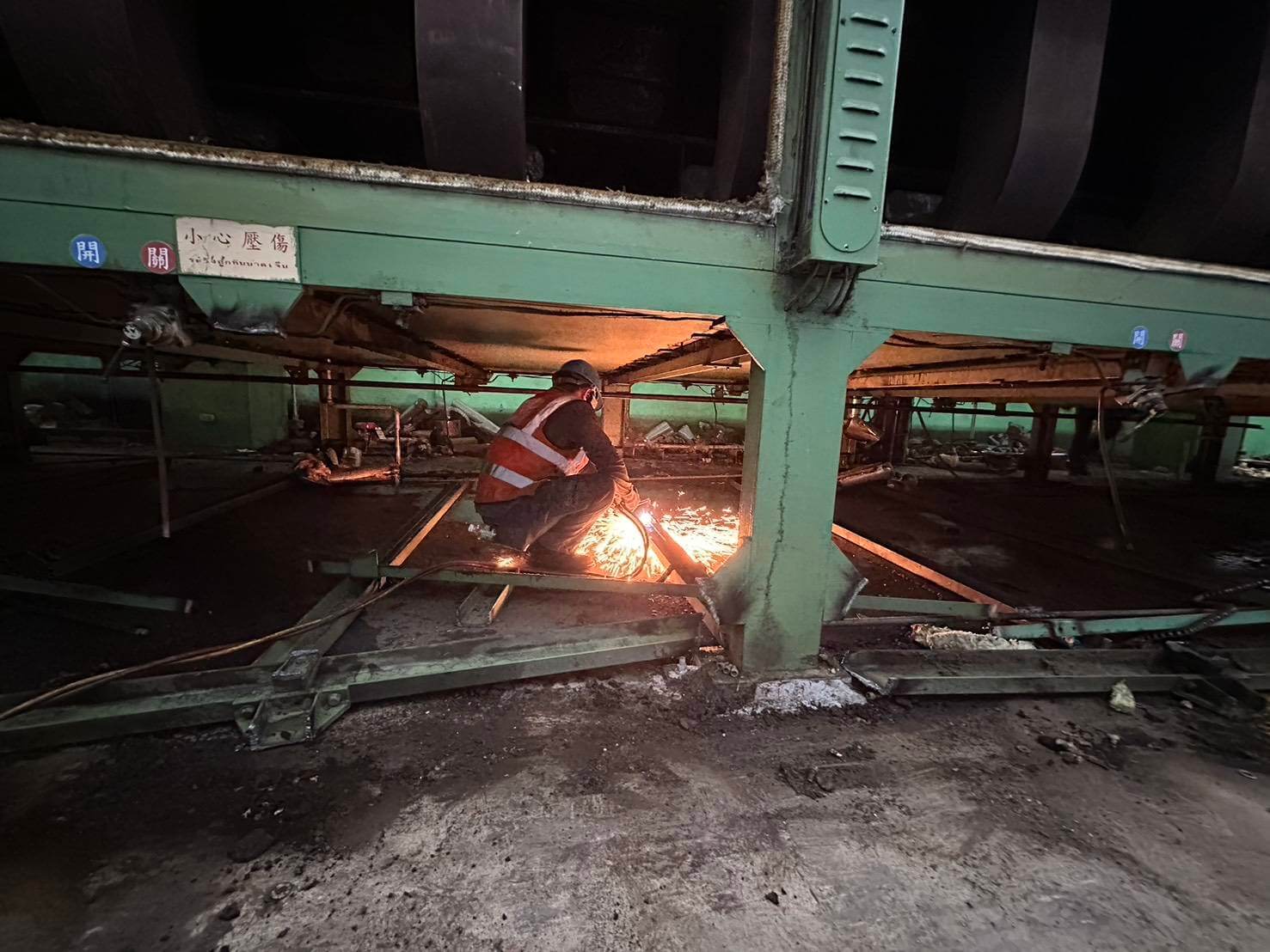 拆除回收案例:塗布機產線報廢拆解